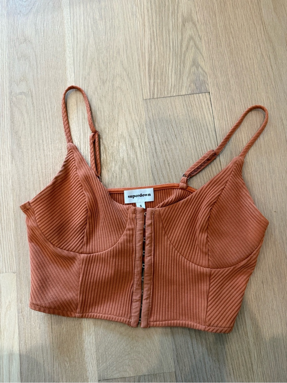 superdown Rust Ribbed Hook-Front Crop Camisole